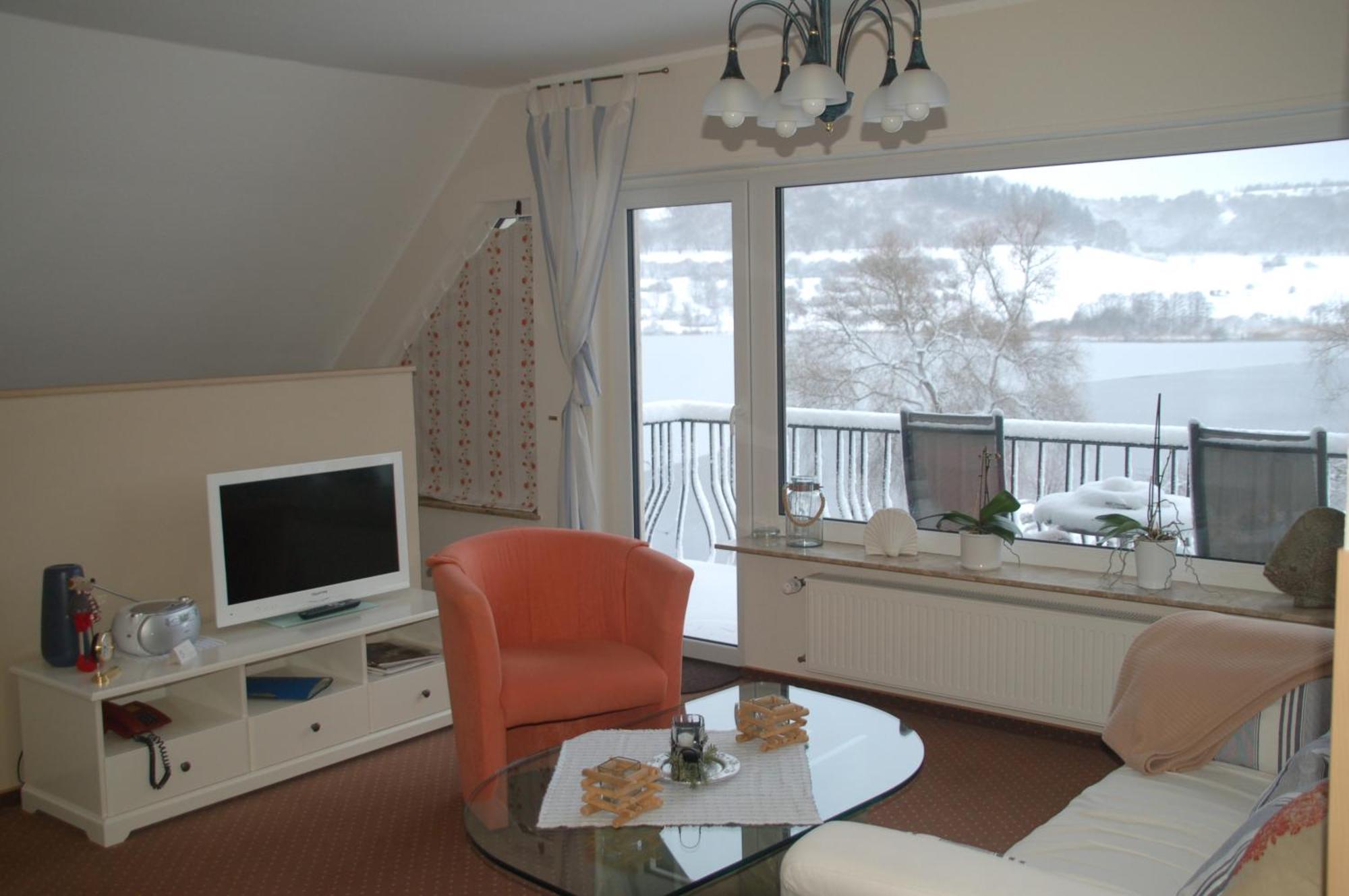 Hotel-Ferienwohnungen Cafe Maarblick Schalkenmehren Δωμάτιο φωτογραφία