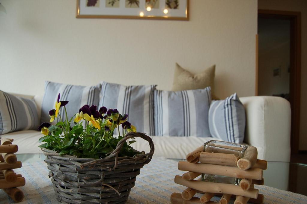 Hotel-Ferienwohnungen Cafe Maarblick Schalkenmehren Δωμάτιο φωτογραφία