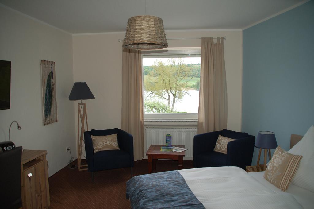 Hotel-Ferienwohnungen Cafe Maarblick Schalkenmehren Εξωτερικό φωτογραφία