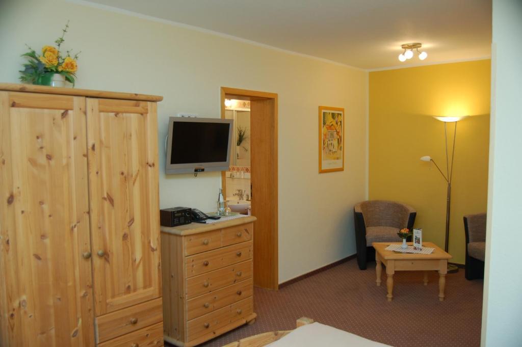 Hotel-Ferienwohnungen Cafe Maarblick Schalkenmehren Δωμάτιο φωτογραφία