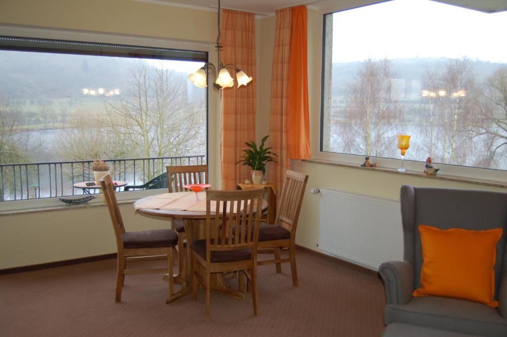 Hotel-Ferienwohnungen Cafe Maarblick Schalkenmehren Δωμάτιο φωτογραφία
