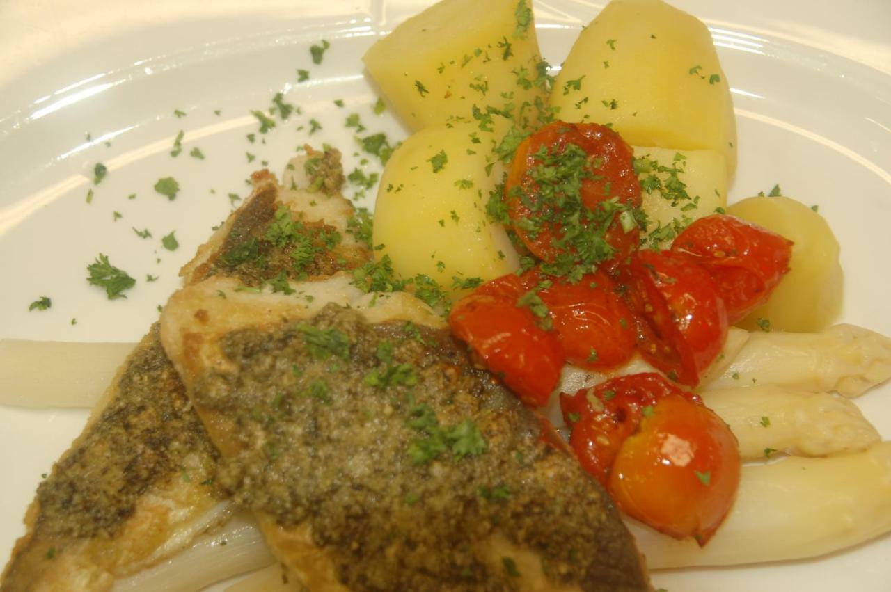 Hotel-Ferienwohnungen Cafe Maarblick Schalkenmehren Εξωτερικό φωτογραφία