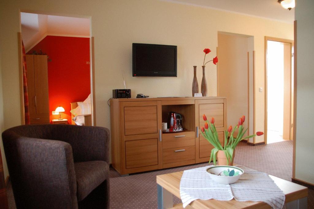 Hotel-Ferienwohnungen Cafe Maarblick Schalkenmehren Δωμάτιο φωτογραφία