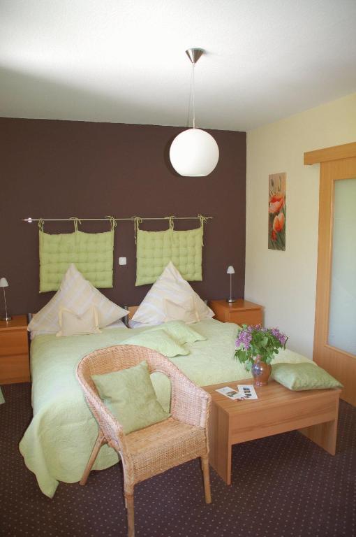 Hotel-Ferienwohnungen Cafe Maarblick Schalkenmehren Δωμάτιο φωτογραφία