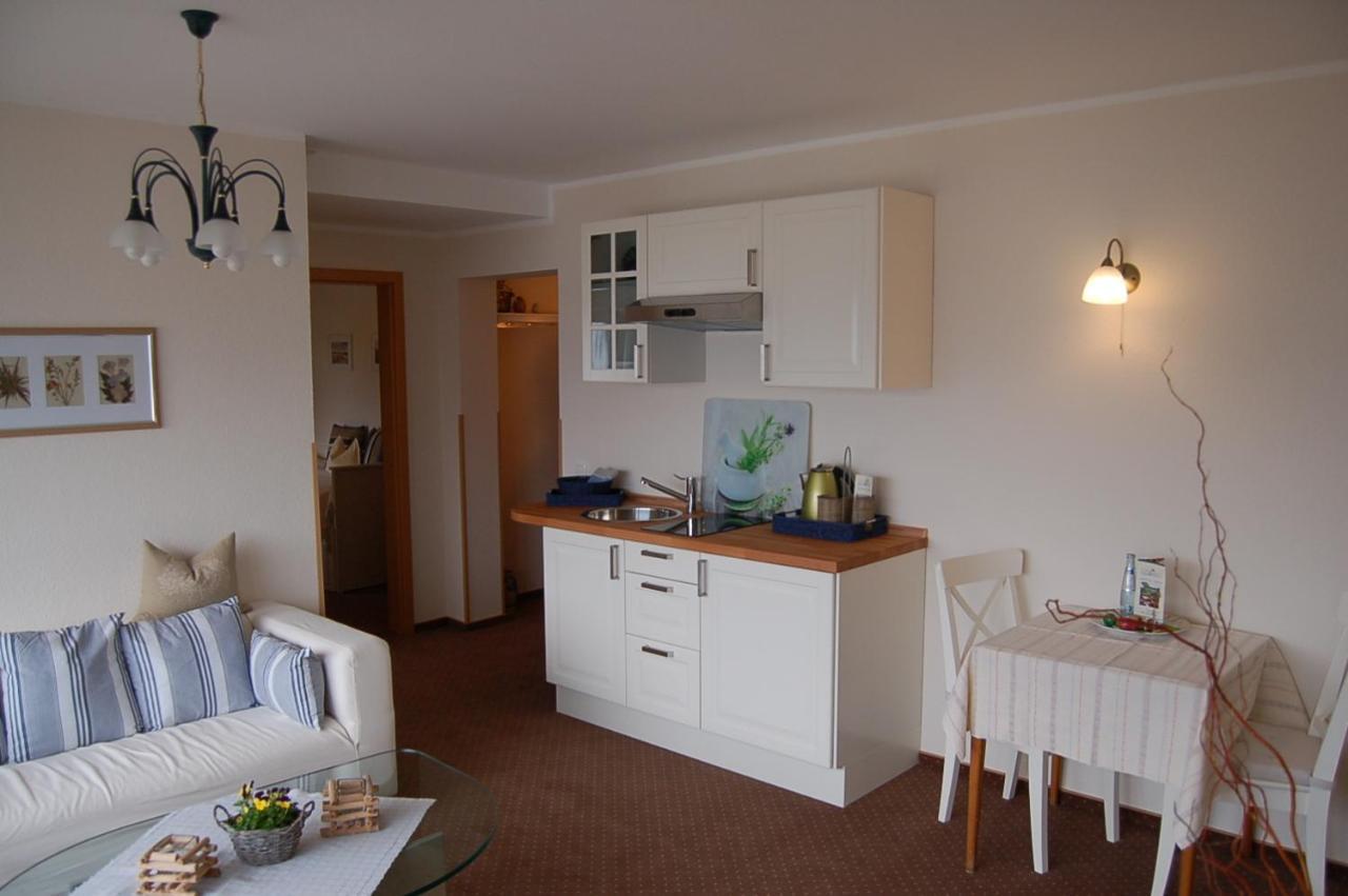 Hotel-Ferienwohnungen Cafe Maarblick Schalkenmehren Δωμάτιο φωτογραφία
